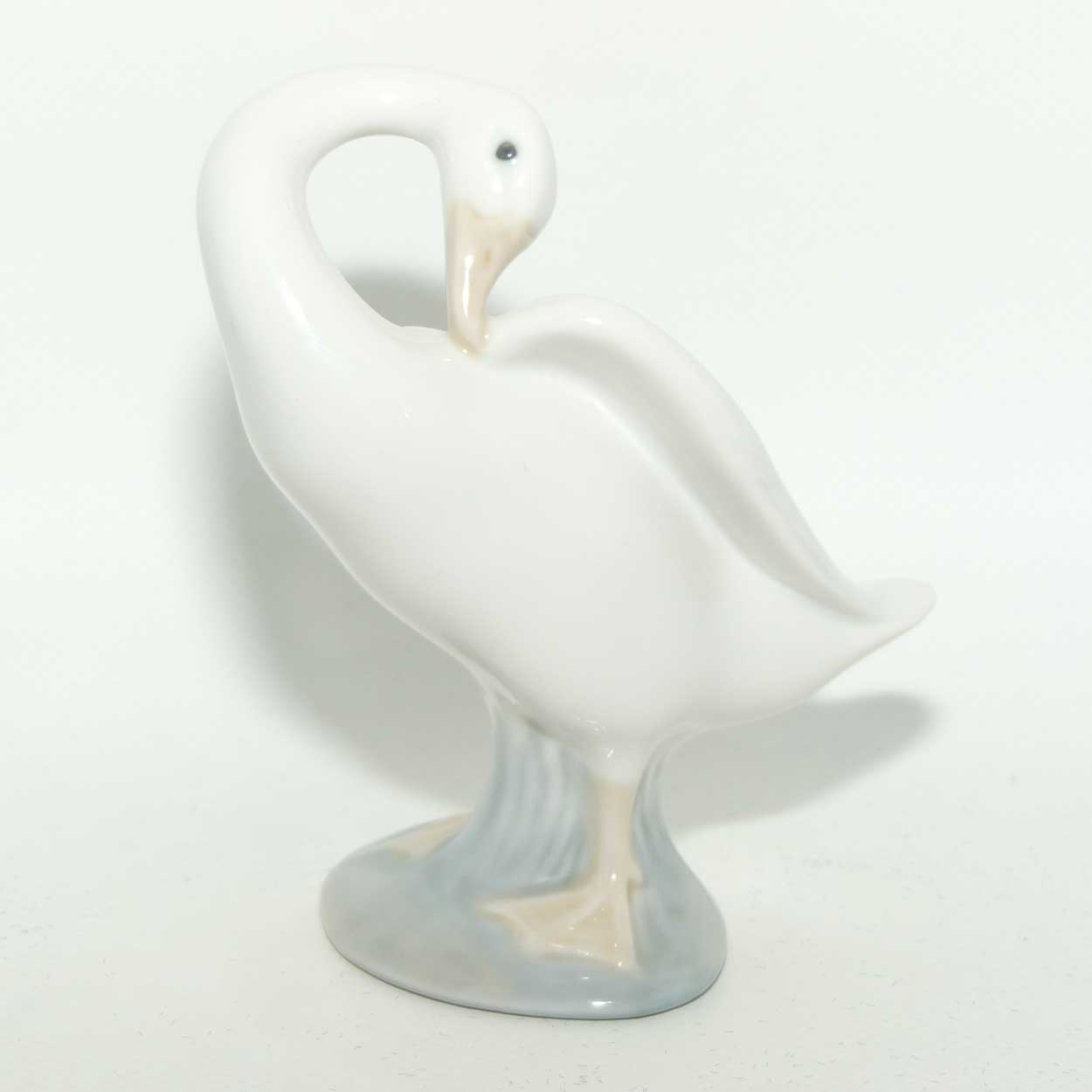 Lladro figure Little Duck #4553 | Beak in Wing | #2