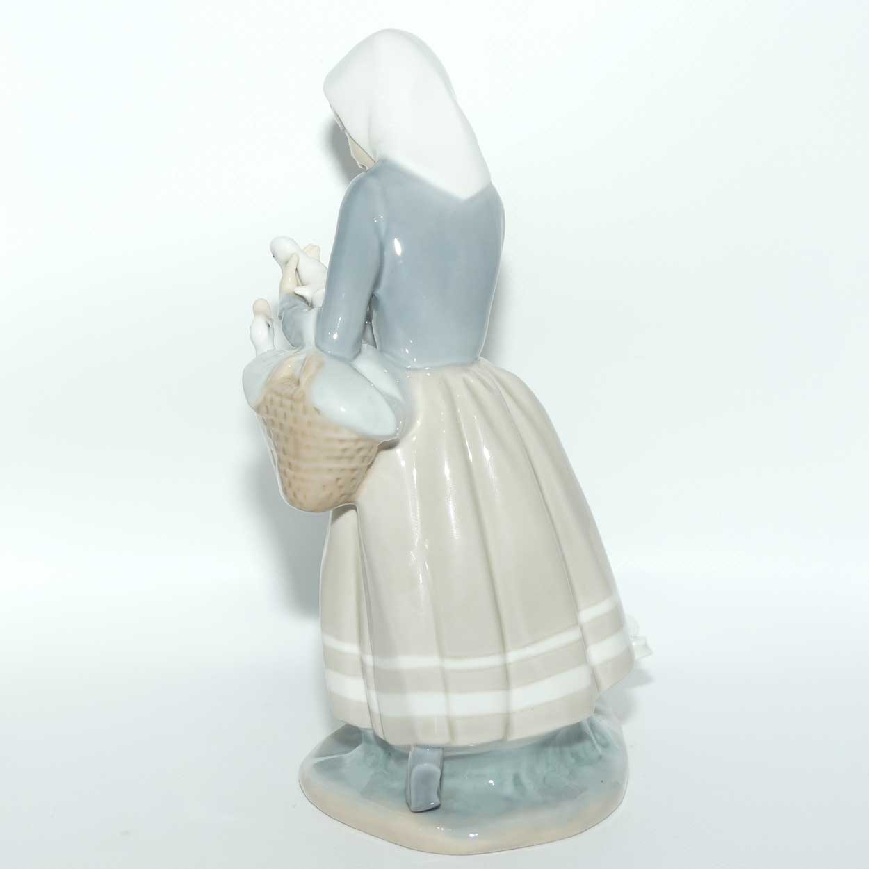 Lladro figure Shepherdess with Ducks | #4568
