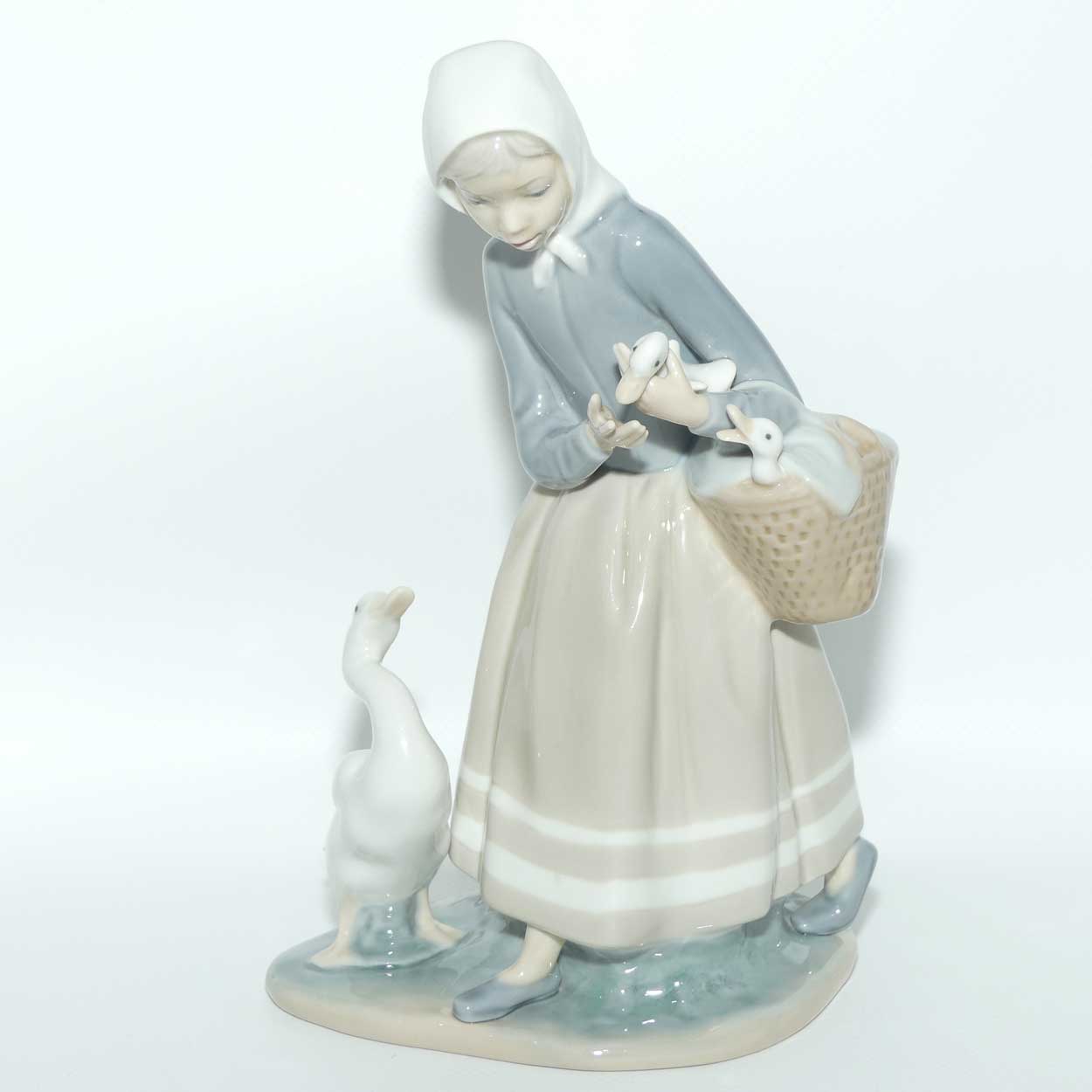 Lladro figure Shepherdess with Ducks | #4568
