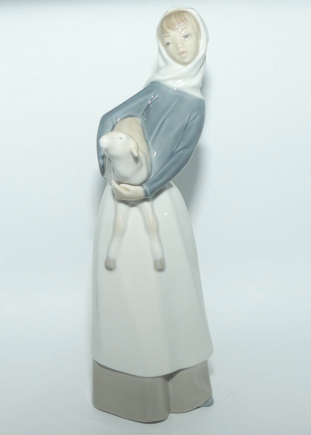 Lladro figure Girl with Lamb | Plain Apron #4584 | #2