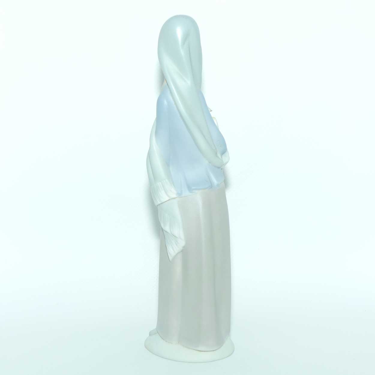 Lladro figure Girl with Calla Lilies | #4650 | matt finish