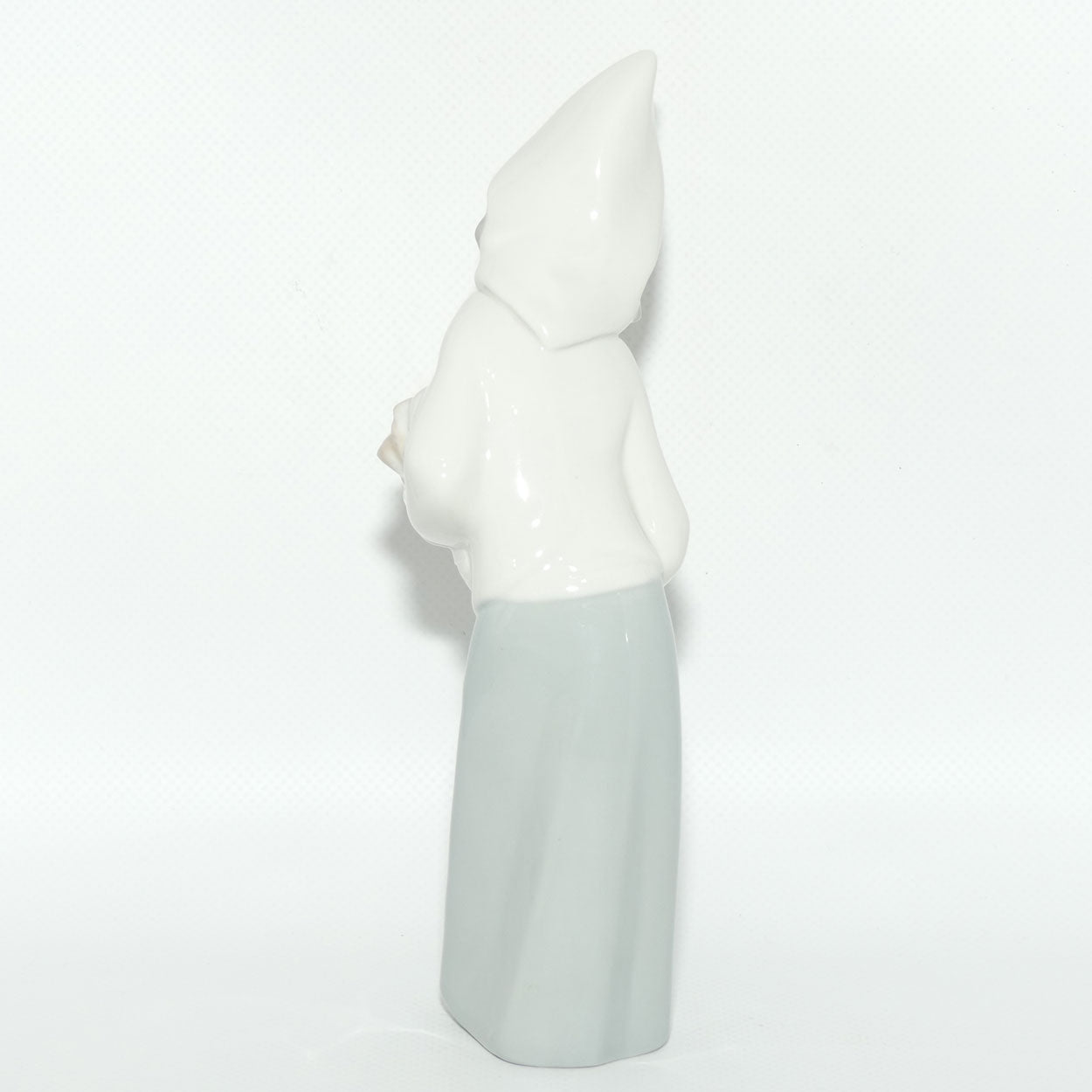 Lladro figure Girl with Rooster | #4677 | #2