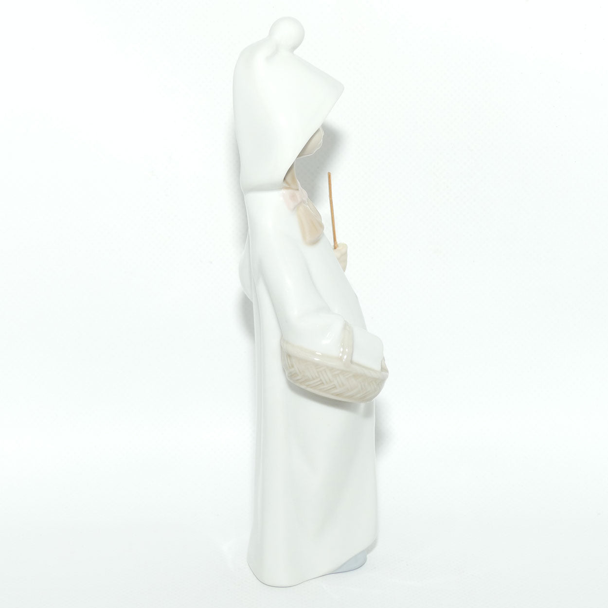 Lladro figure Girl with Basket | #4678 | #2