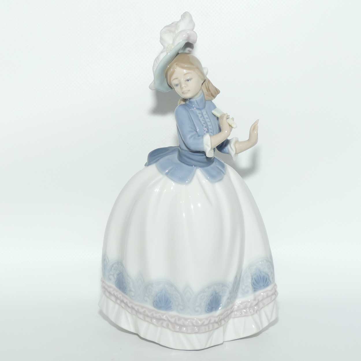 Nao by Lladro figure Little Lady | #0469 | Gloss
