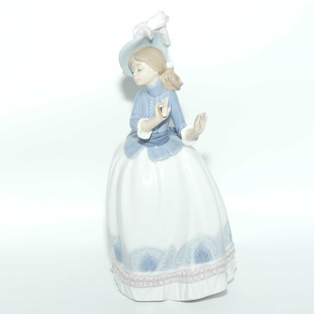 Nao by Lladro figure Little Lady | #0469 | Gloss