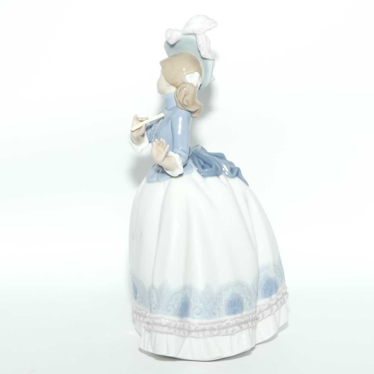 Nao by Lladro figure Little Lady | #0469 | Gloss