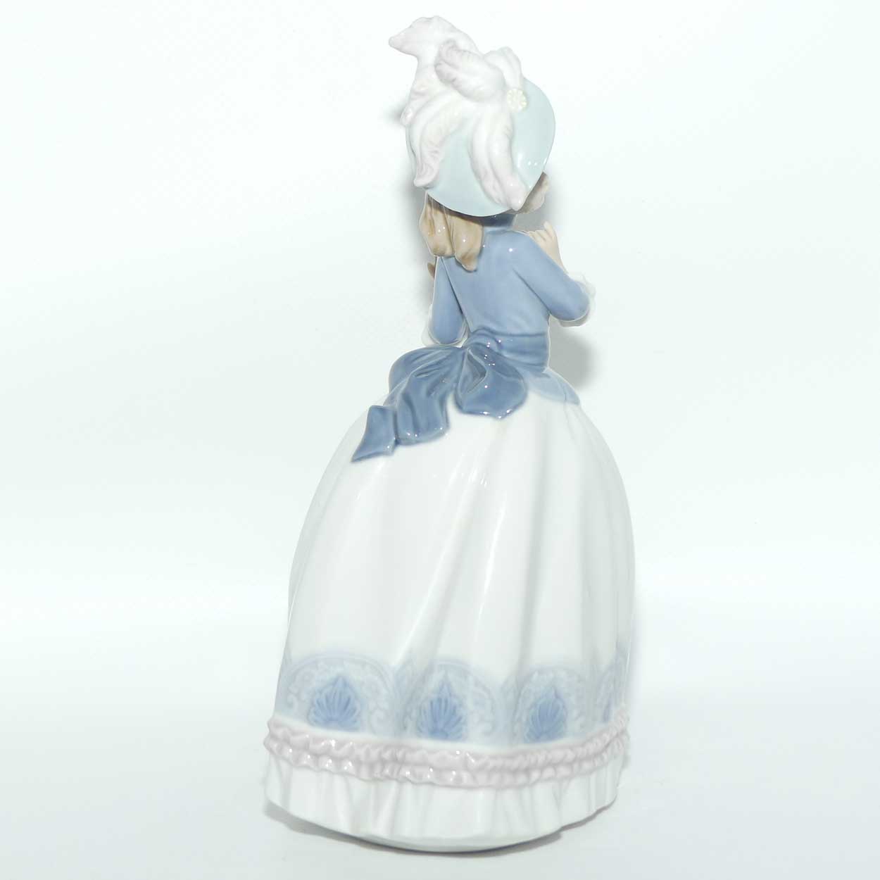 Nao by Lladro figure Little Lady | #0469 | Gloss