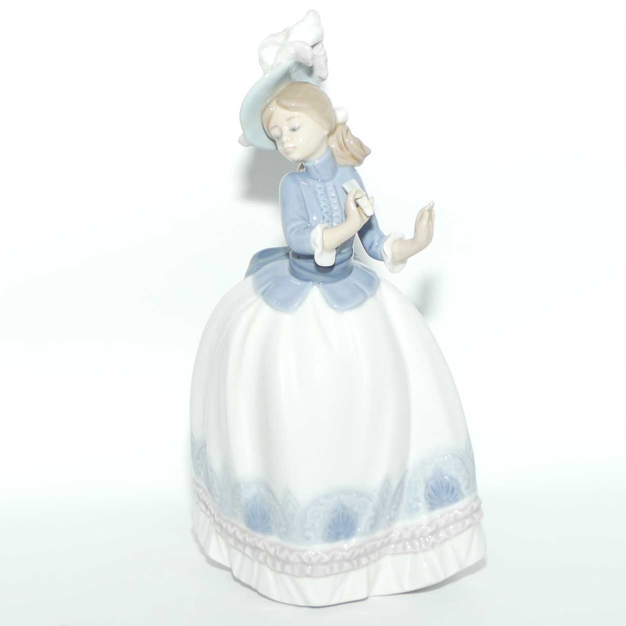 Nao by Lladro figure Little Lady | #0469 | Gloss