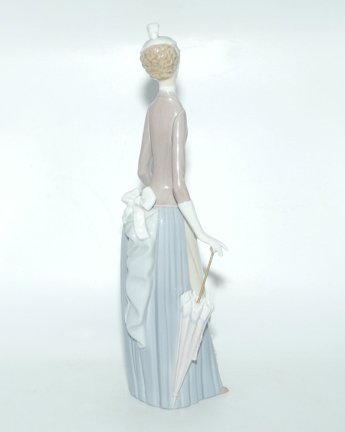 Lladro figure Woman with Dog #4761 | #2