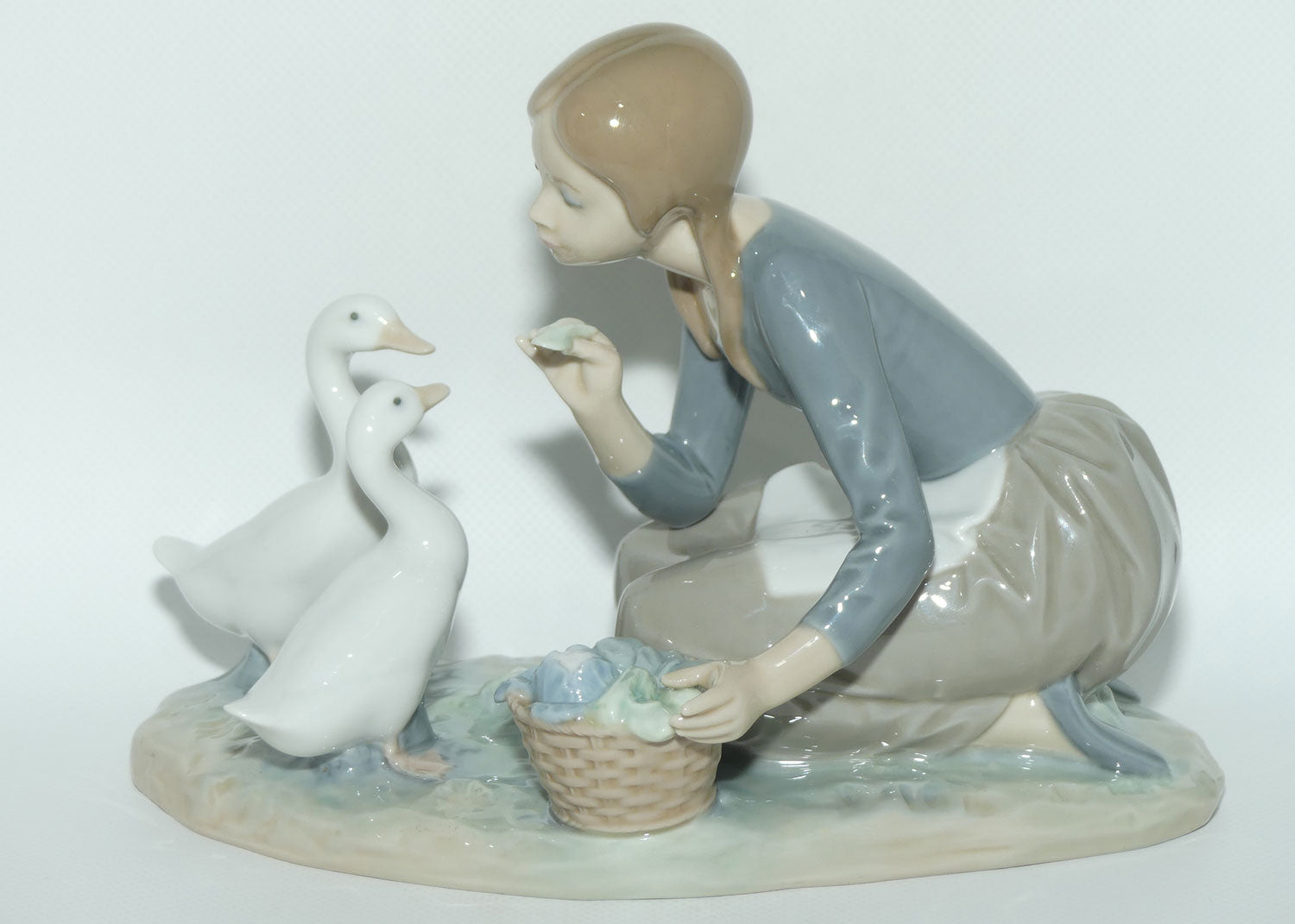 Lladro figure Feeding the Ducks #4849