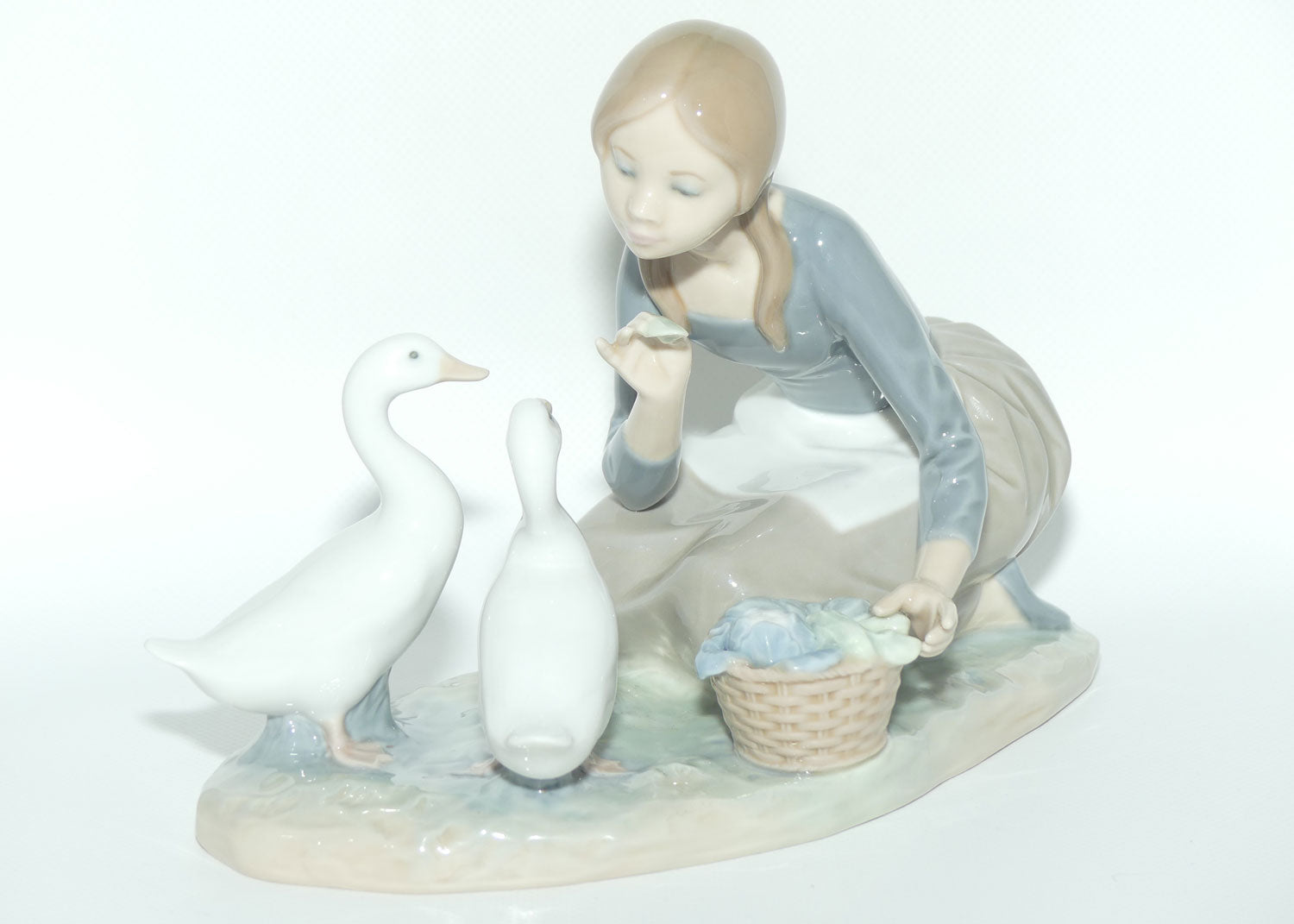 Lladro figure Feeding the Ducks #4849