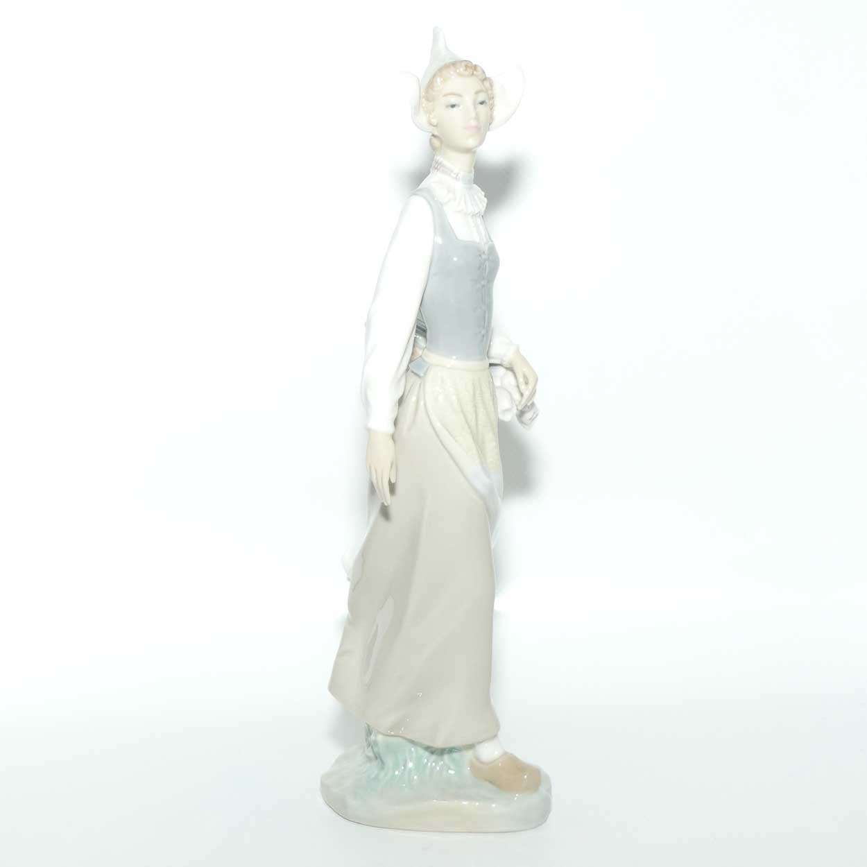 Lladro figure Dutch Girl with Tulips | Gloss | 4860
