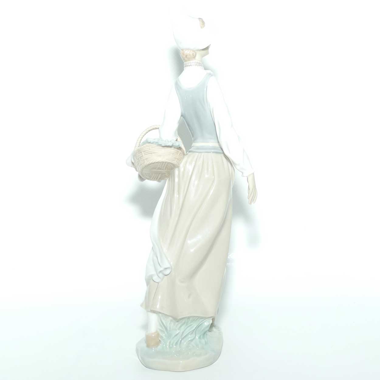 Lladro figure Dutch Girl with Tulips | Gloss | 4860