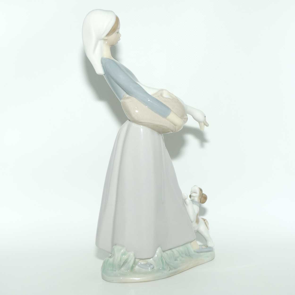 Lladro figure Girl with Goose and Dog #4866