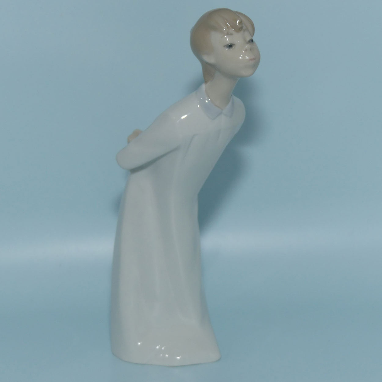 Lladro figure Boy Kissing #4869 | #1 | no box