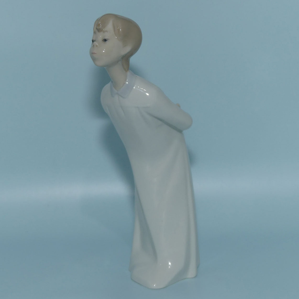 Lladro figure Boy Kissing #4869 | #1 | no box
