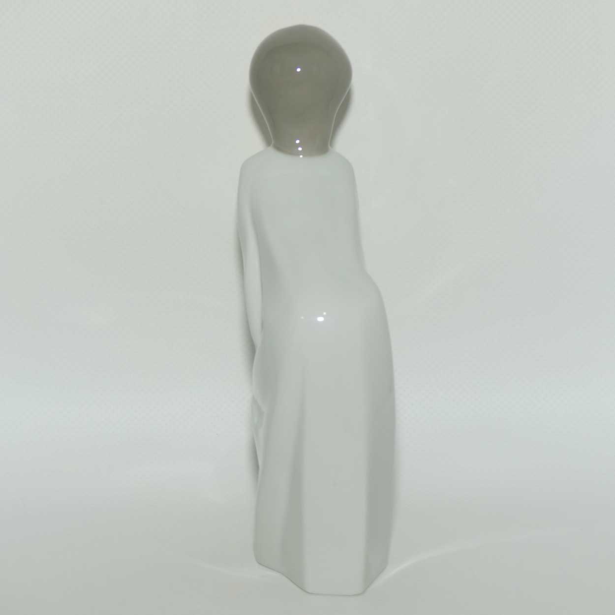 Lladro figure Girl Kissing #4873 | Boxed | #2