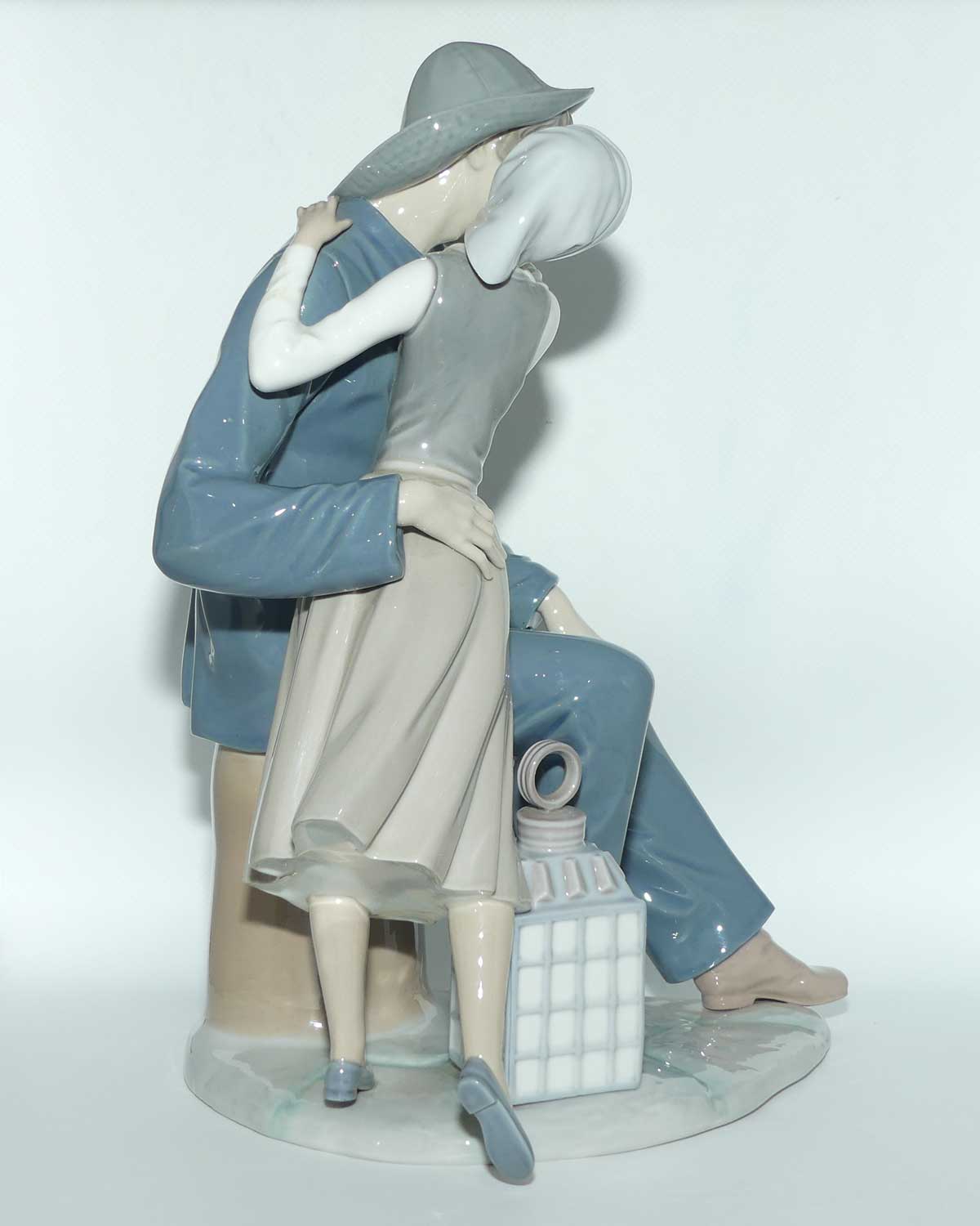 Lladro figure The Kiss | #4888