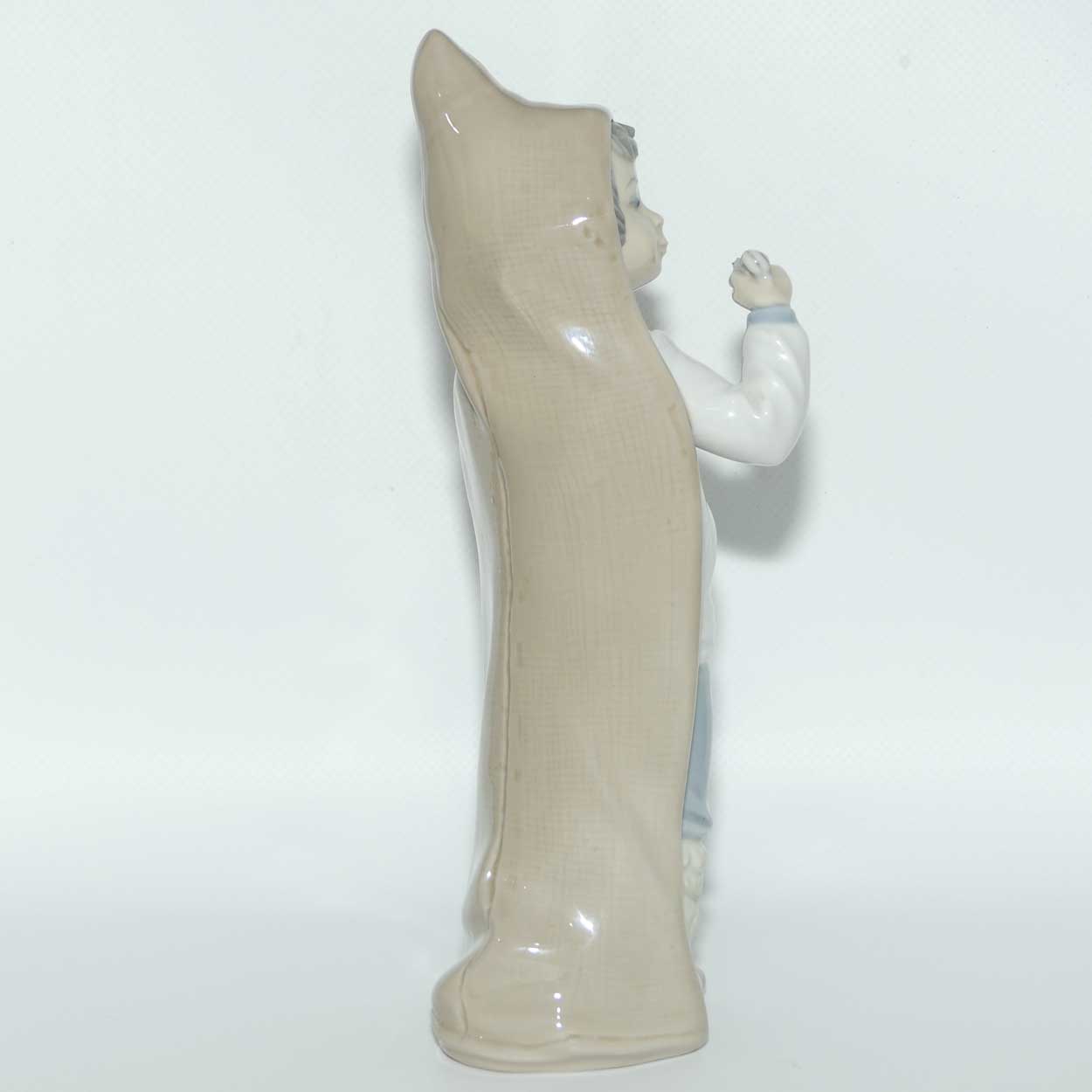 Lladro figure Boy with Snails | Gloss | #4896