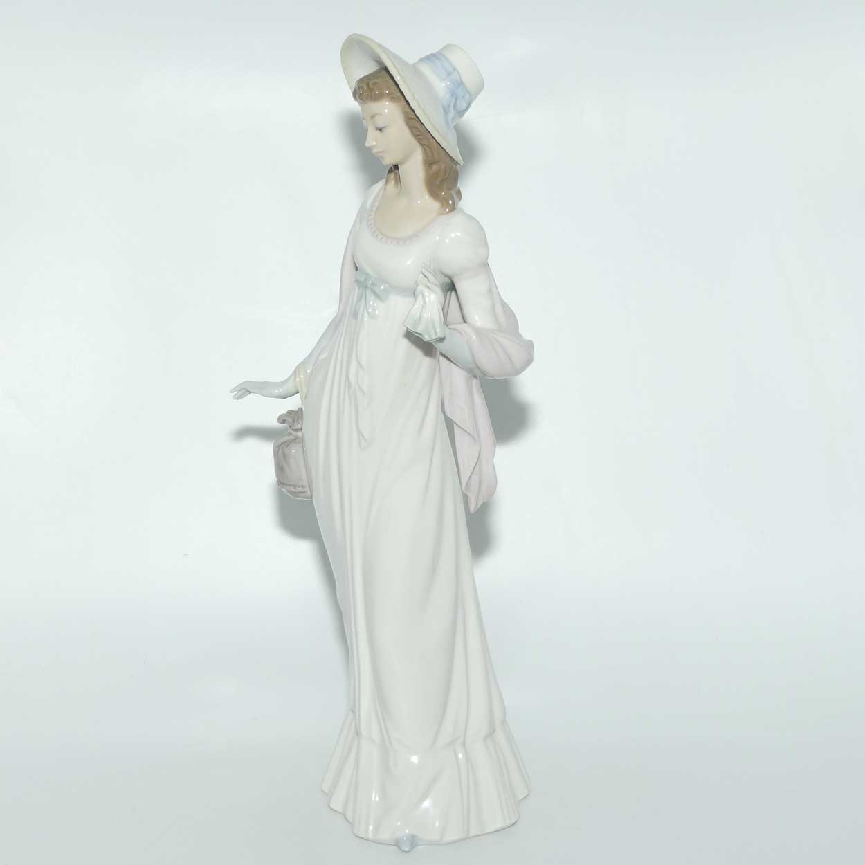 Lladro figure Dainty Lady | #4934