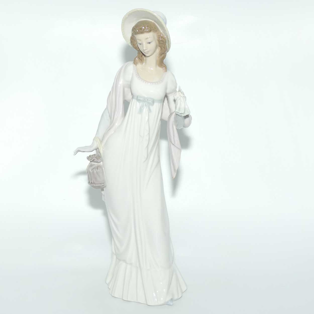 Lladro figure Dainty Lady | #4934
