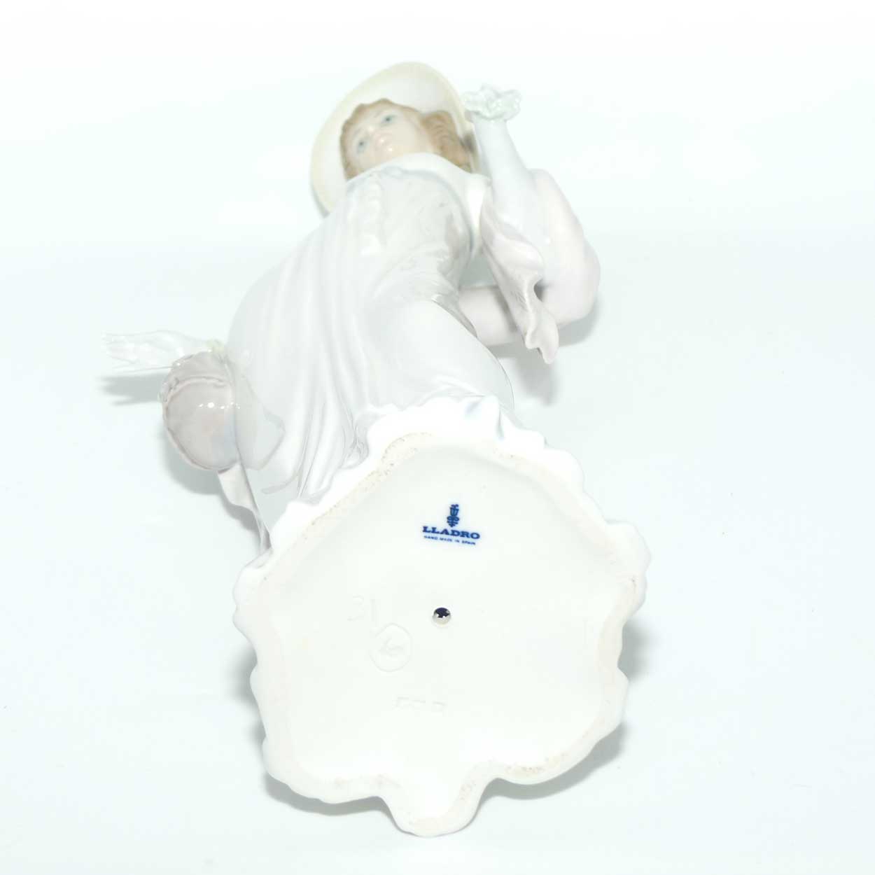 Lladro figure Dainty Lady | #4934