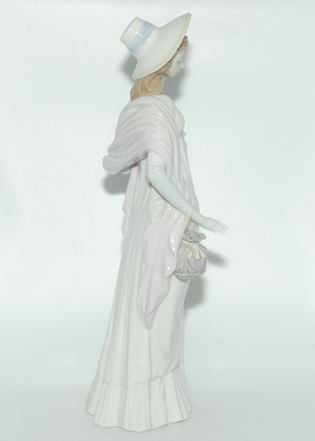 Lladro figure Dainty Lady | #4934 | #2