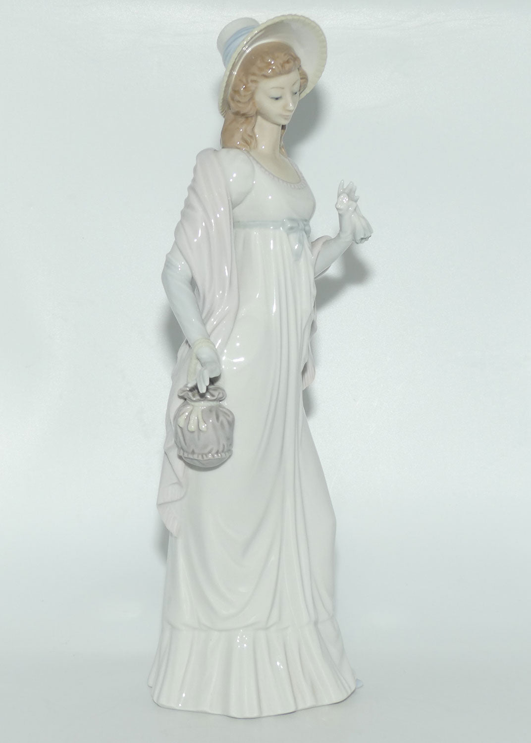 Lladro figure Dainty Lady | #4934 | #2