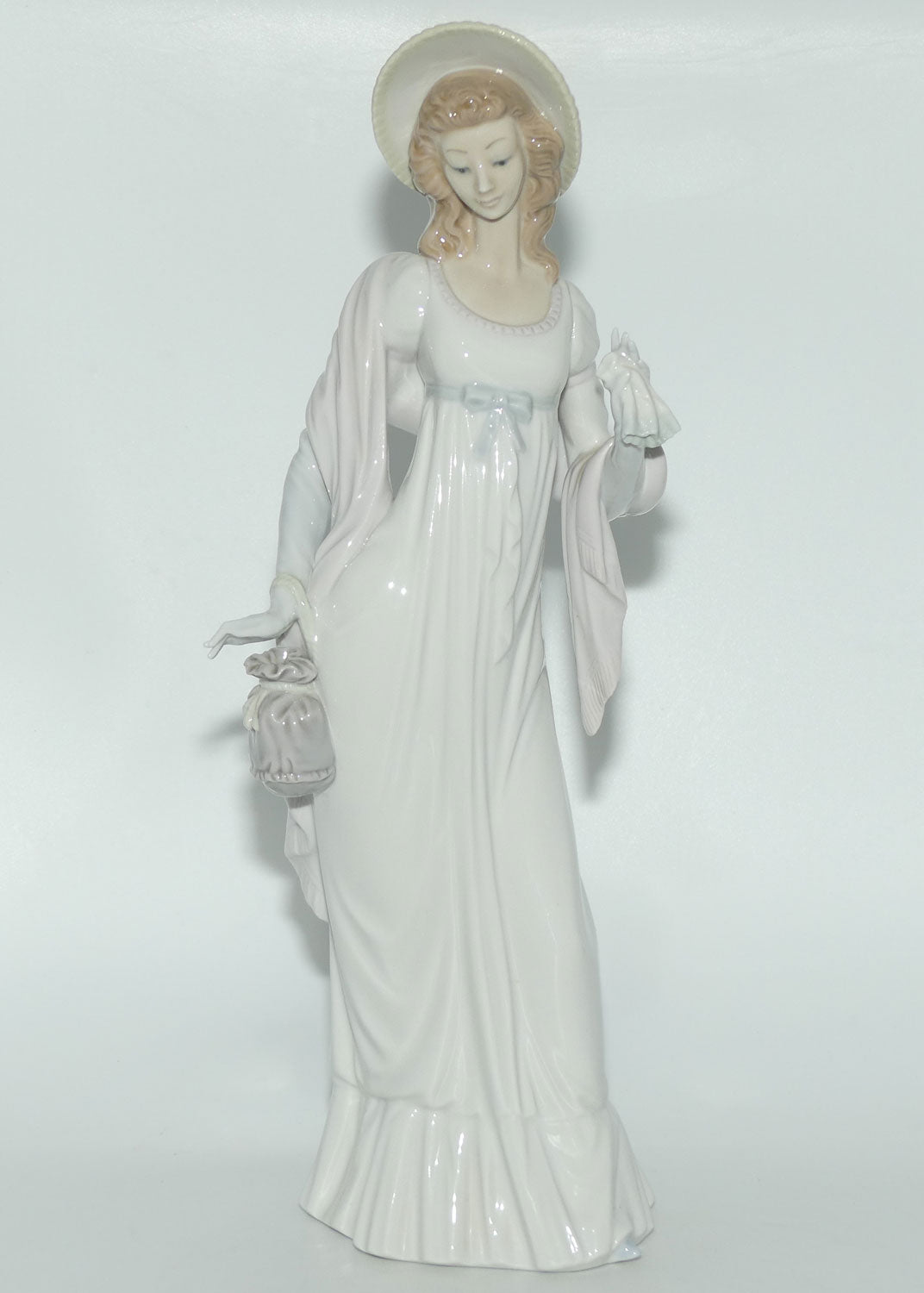 Lladro figure Dainty Lady | #4934 | #2