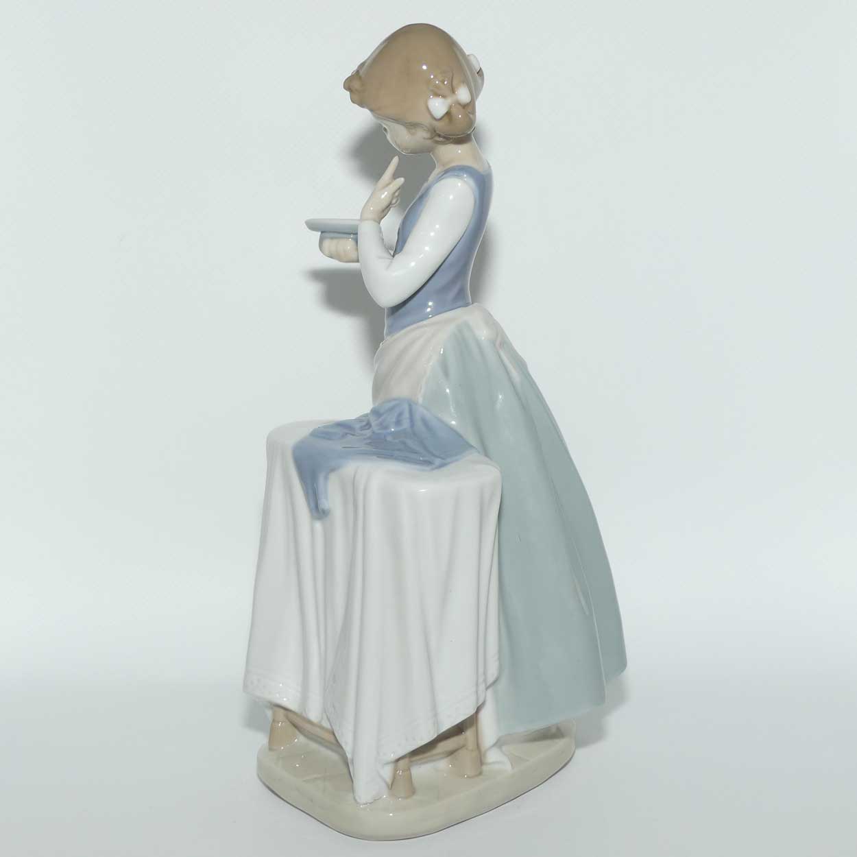 Lladro figure Girl Ironing | #4981