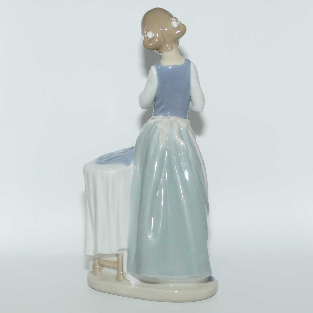 Lladro figure Girl Ironing | #4981