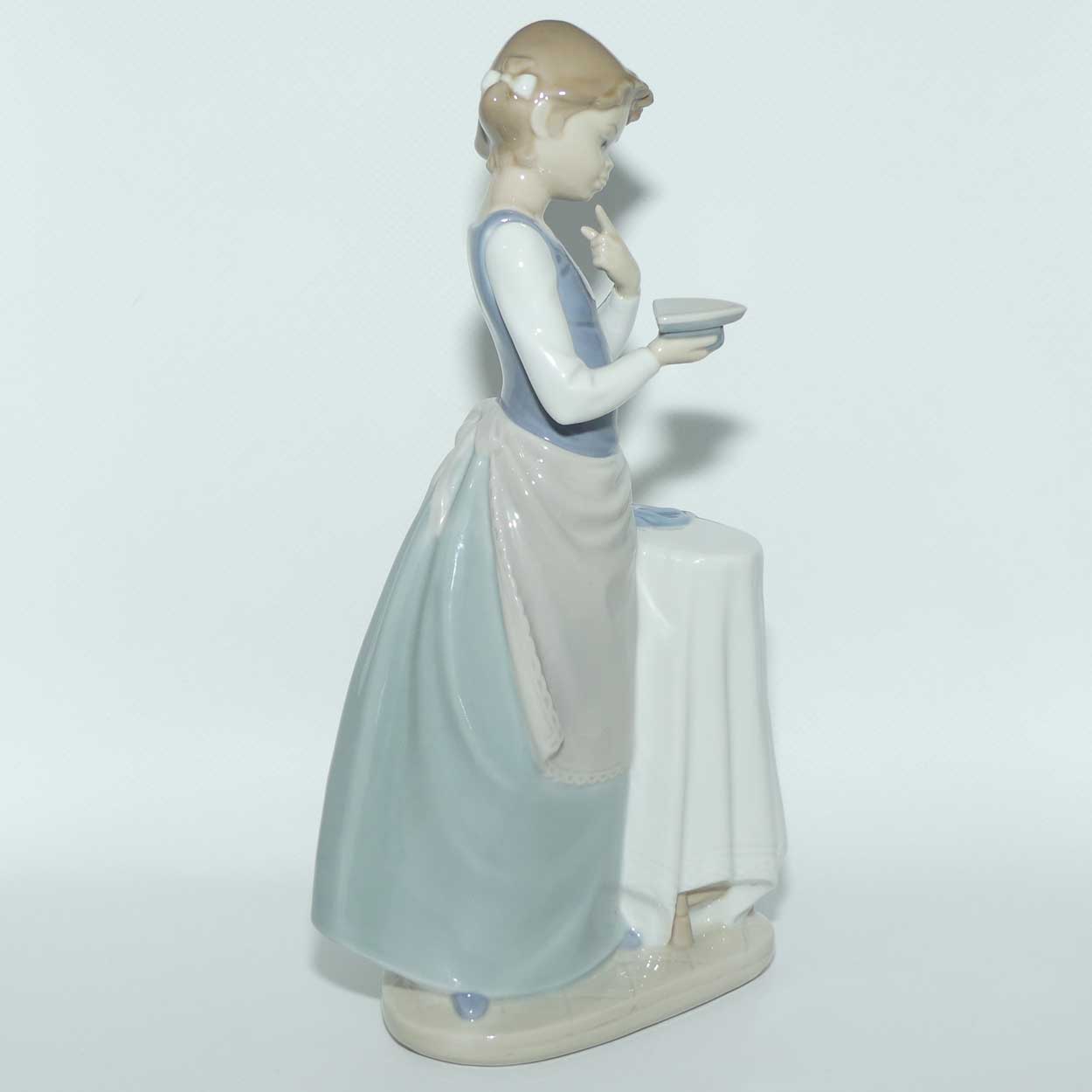 Lladro figure Girl Ironing | #4981