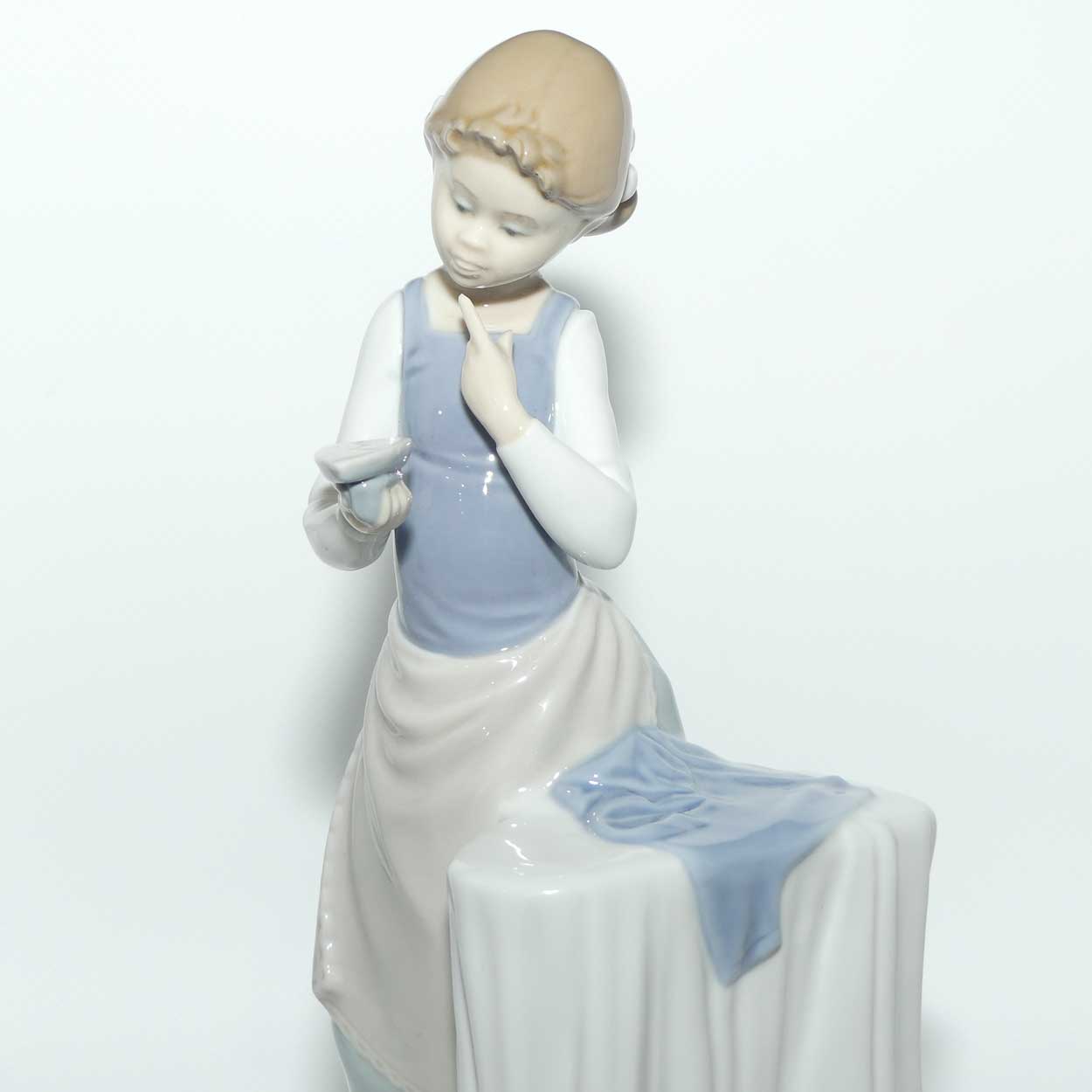 Lladro figure Girl Ironing | #4981