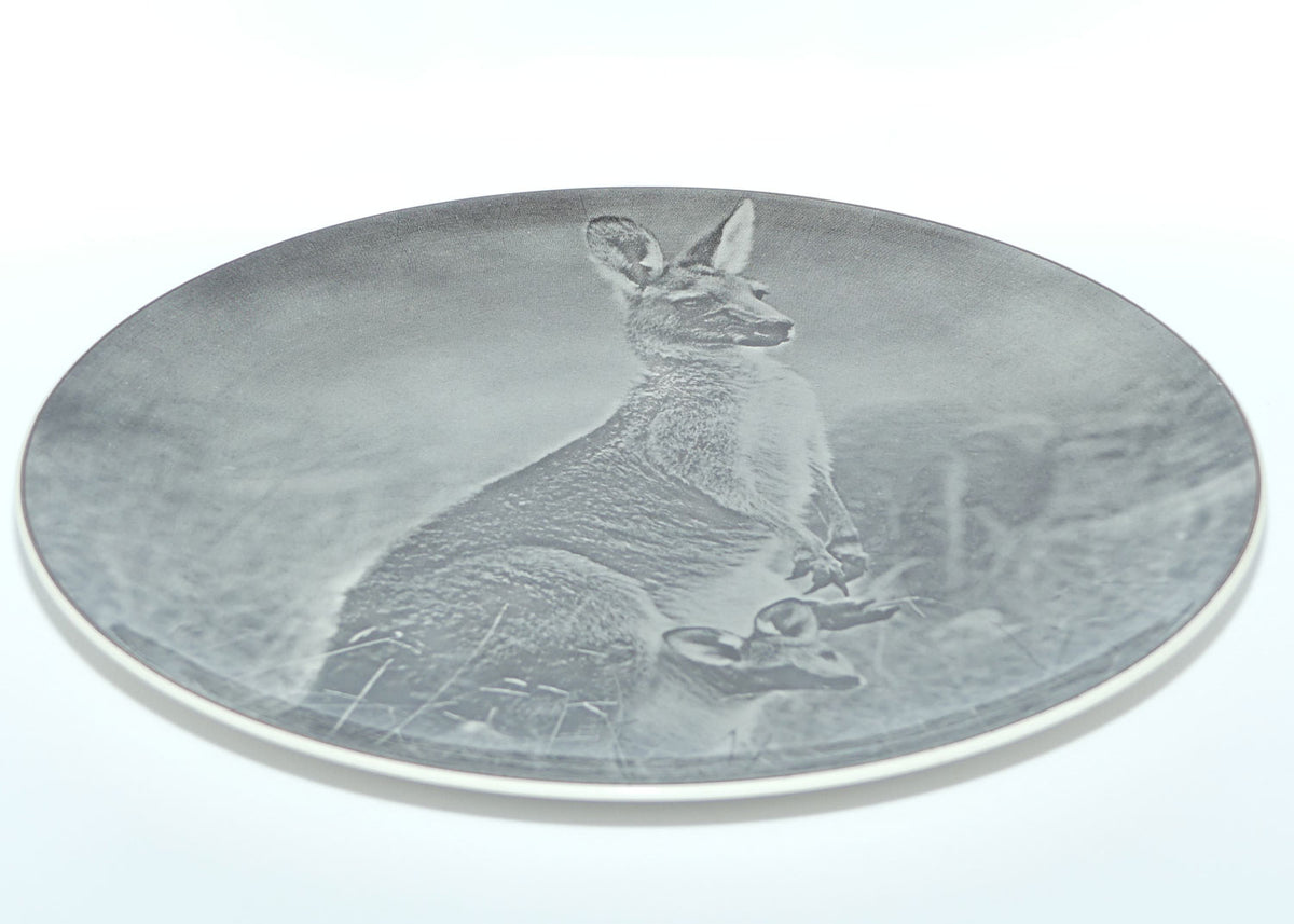 Royal Doulton Australian Views plate #4 | Mother Kangaroo with Joey D6412 | Monochrome