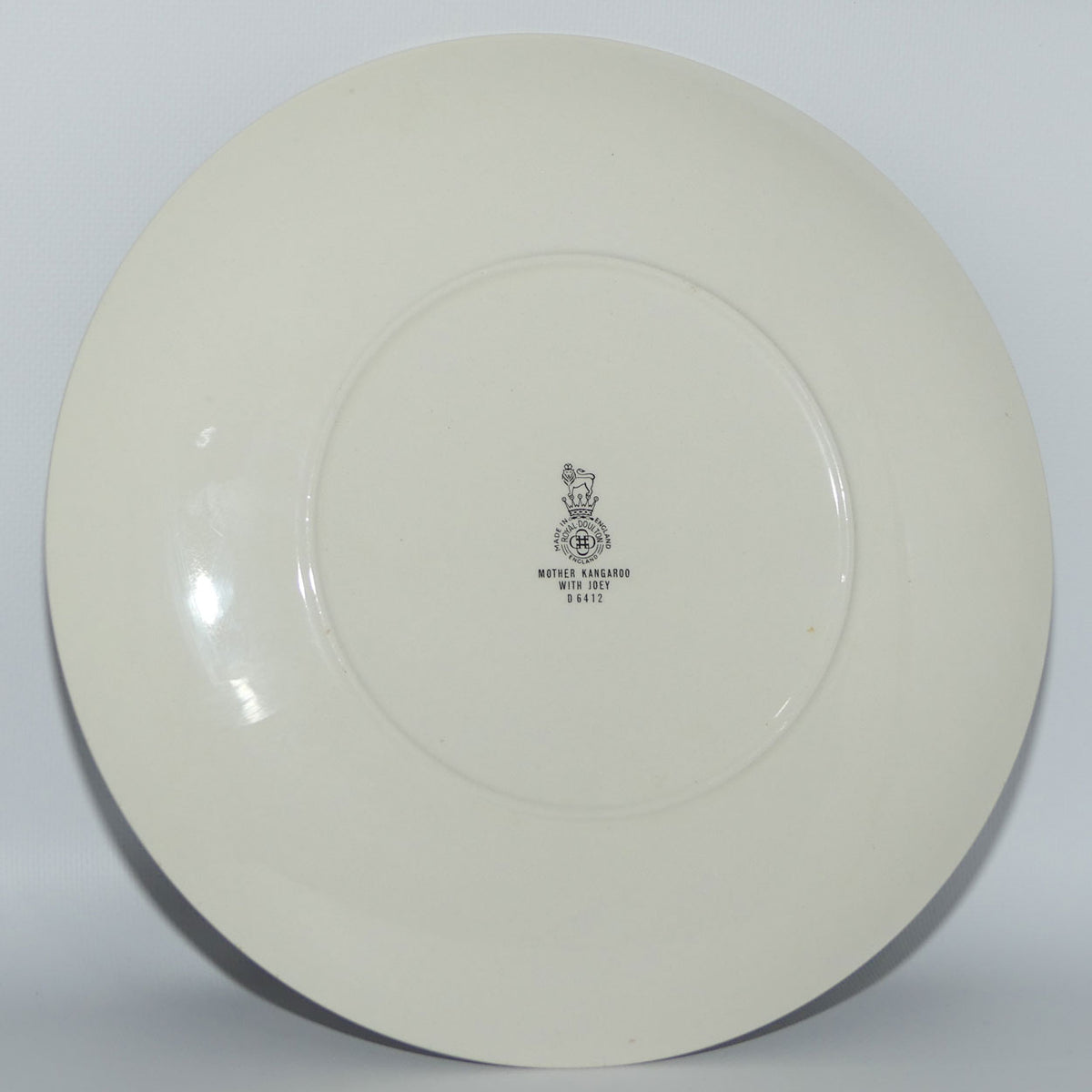 Royal Doulton Australian Views plate #4 | Mother Kangaroo with Joey D6412 | Monochrome