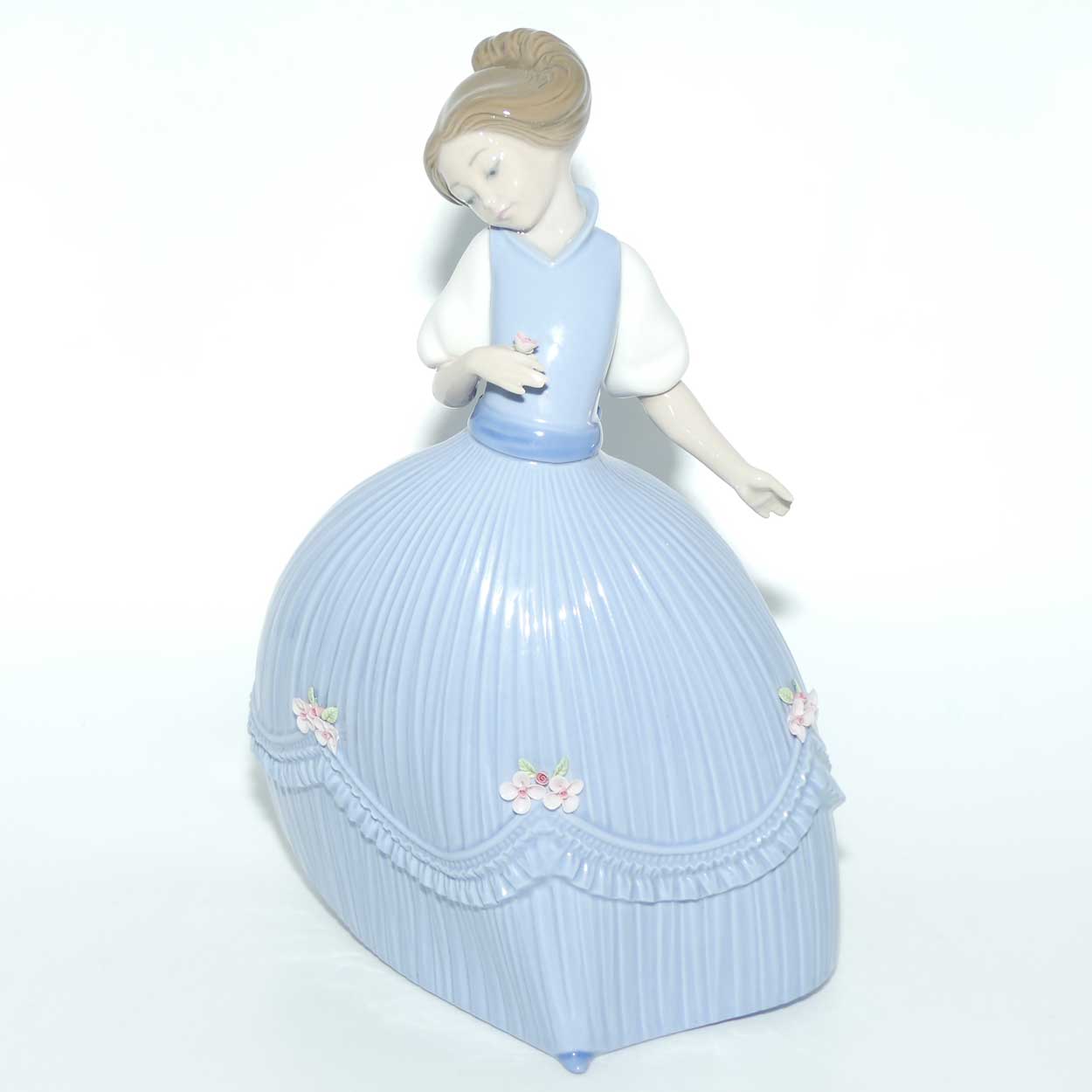Lladro figure Girl in Bluish Dress | #5119