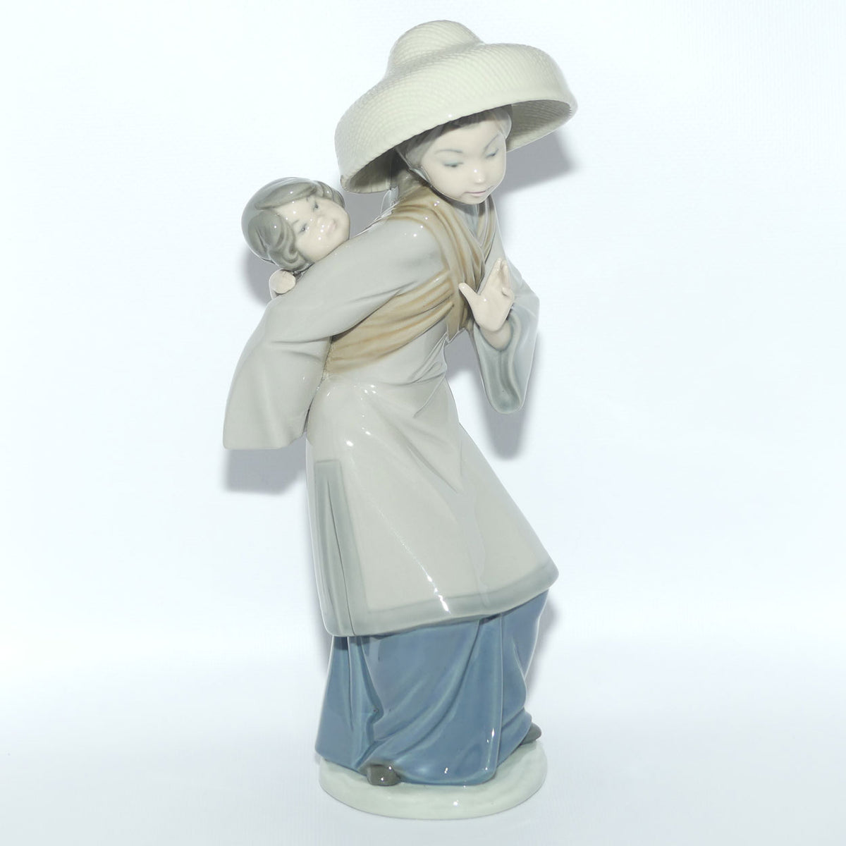 Lladro figure My Precious Bundle | #5123 | #2