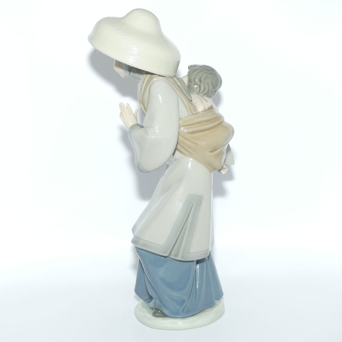 Lladro figure My Precious Bundle | #5123 | #2