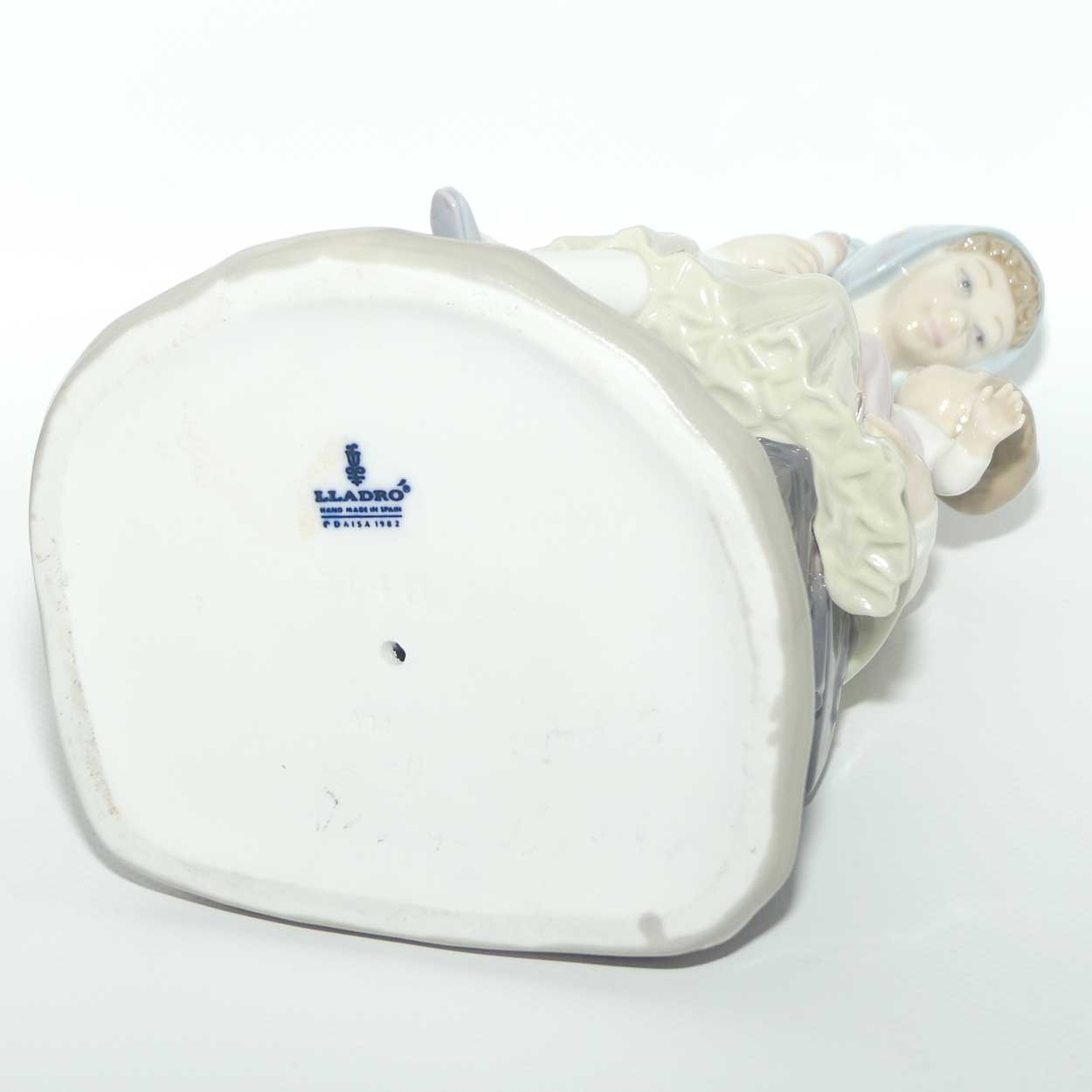 Lladro figure Feeding her Son | #5140