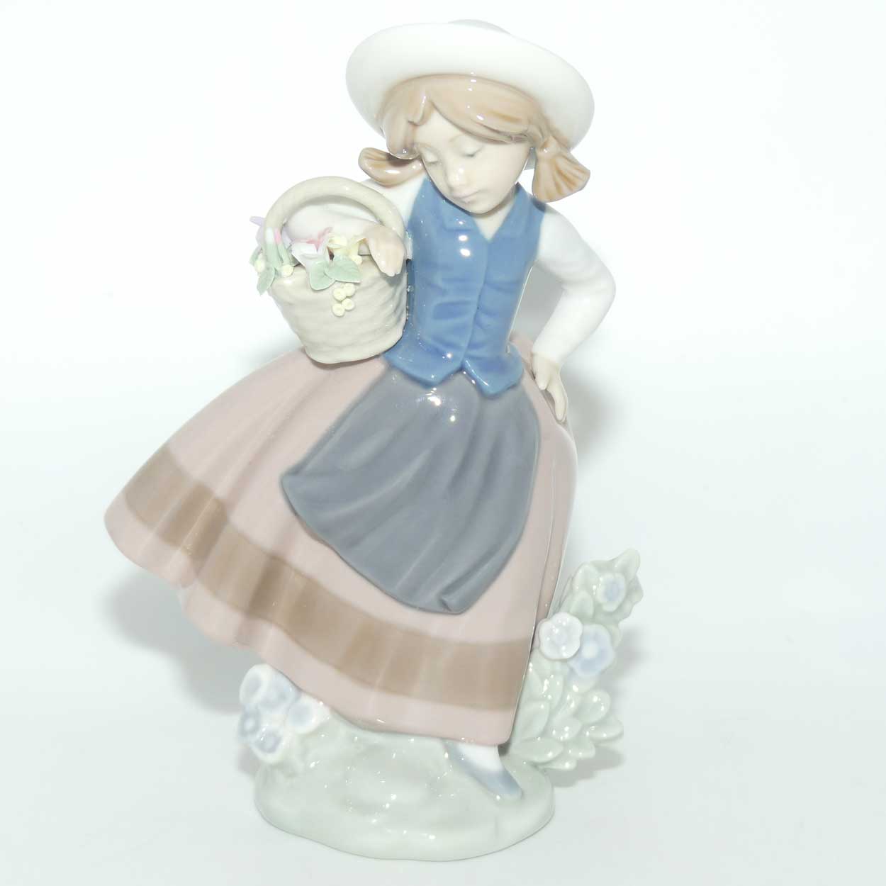 Lladro figure Sweet Scent #5221 (#2)