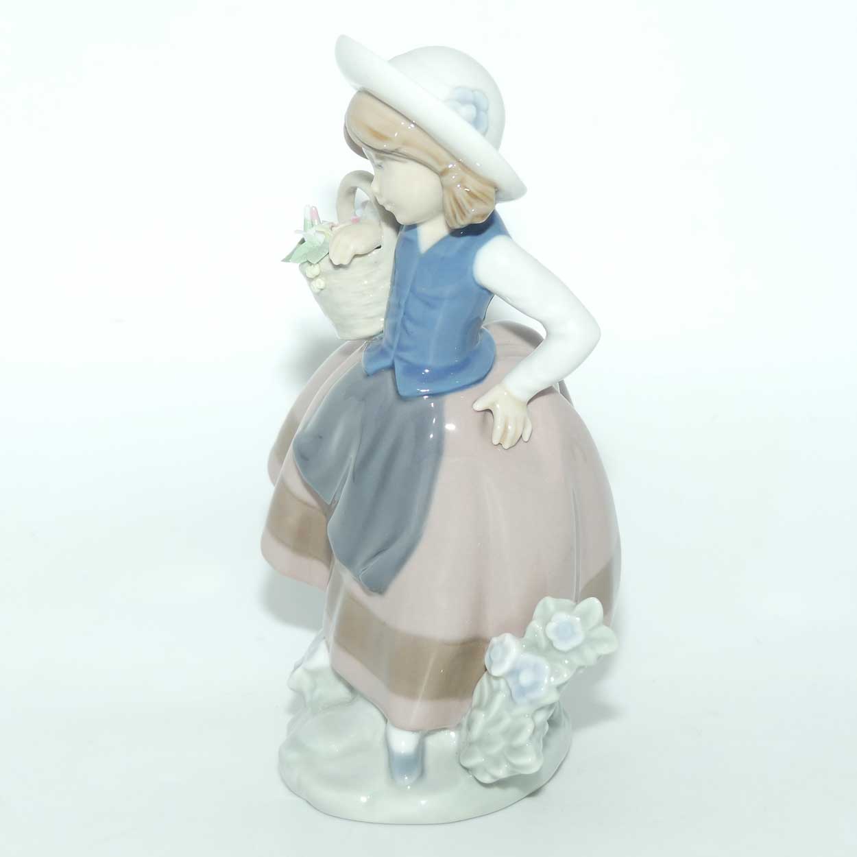 Lladro figure Sweet Scent #5221 (#2)