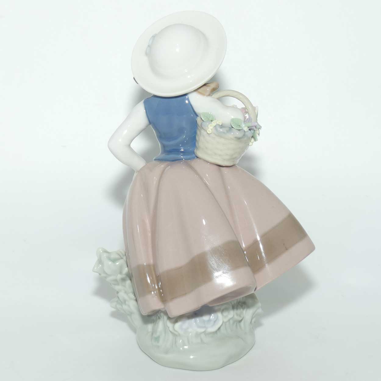 Lladro figure Sweet Scent #5221 (#2)