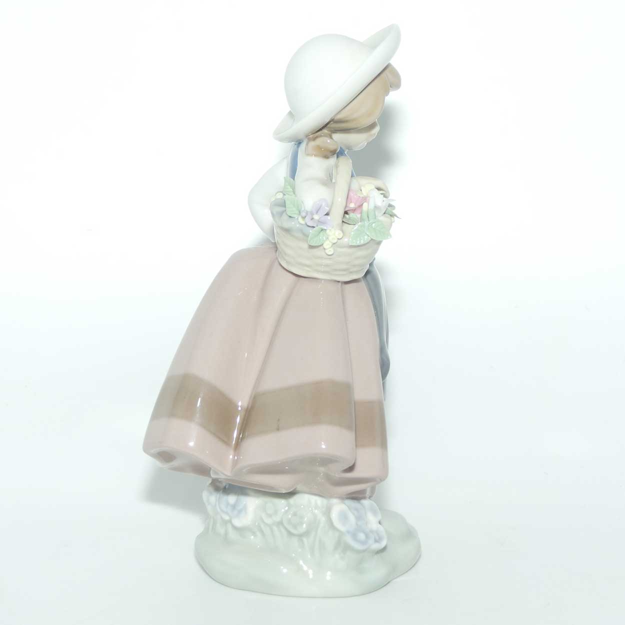 Lladro figure Sweet Scent #5221 (#2)