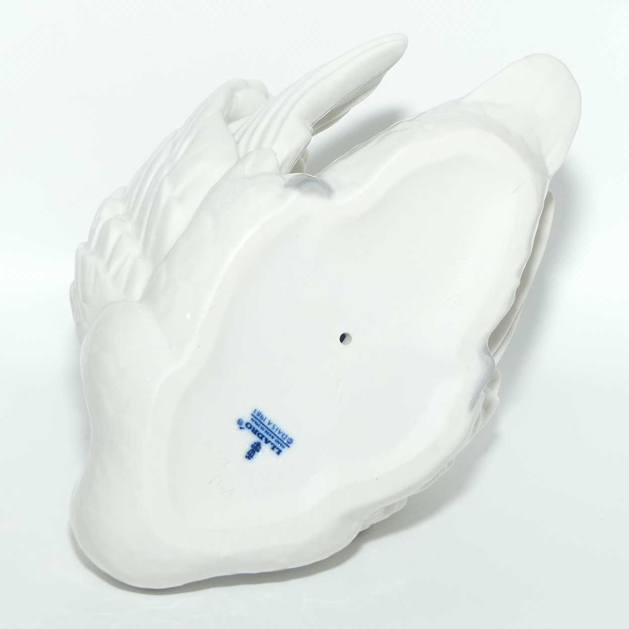 Lladro Swan with Wings Spread | #5231