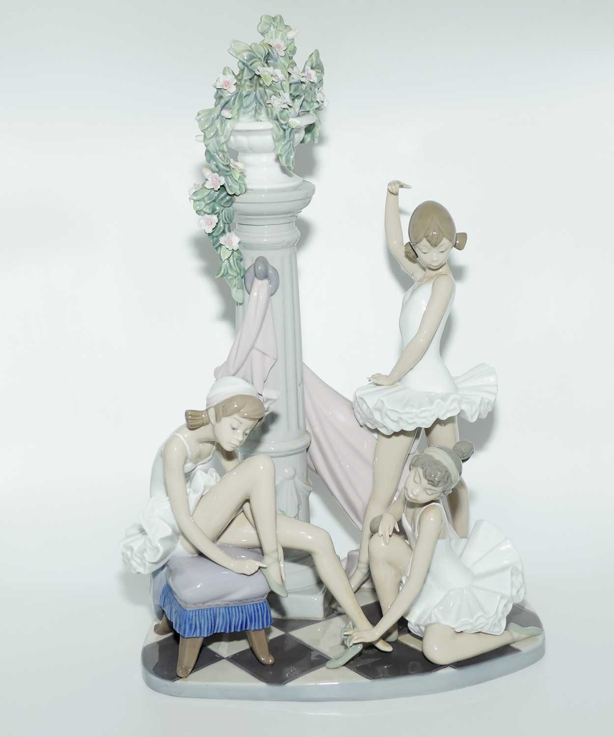 Lladro Spain figure group Ballet Trio #5235 | Gloss