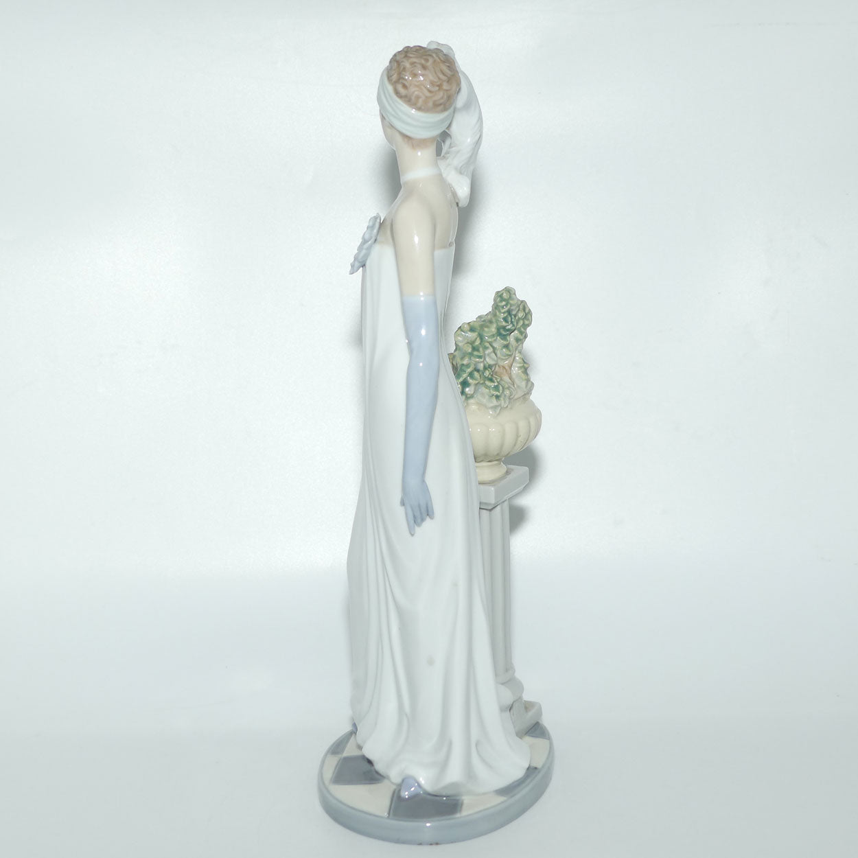 Lladro figure Socialite of the 20s | #5283