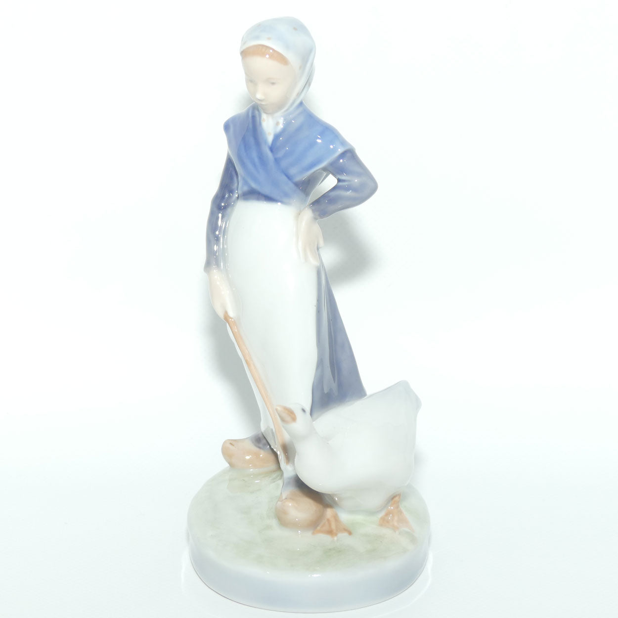 Royal Copenhagen figure 528 | Girl with Goose
