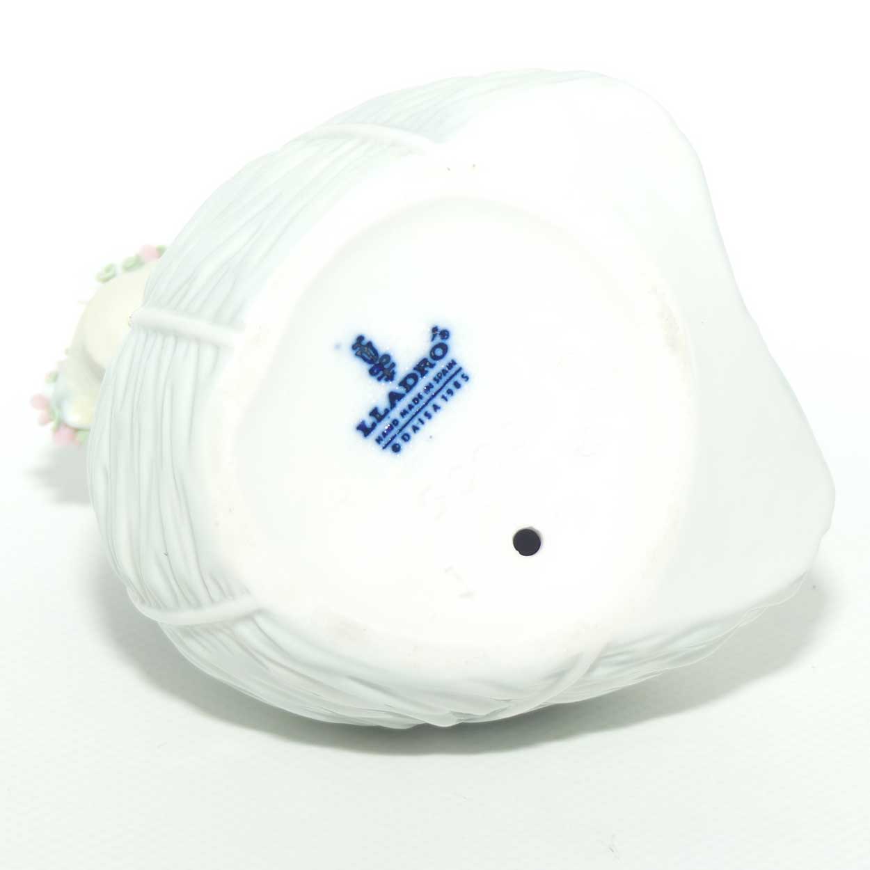 Lladro figure Petite Maiden | #5383