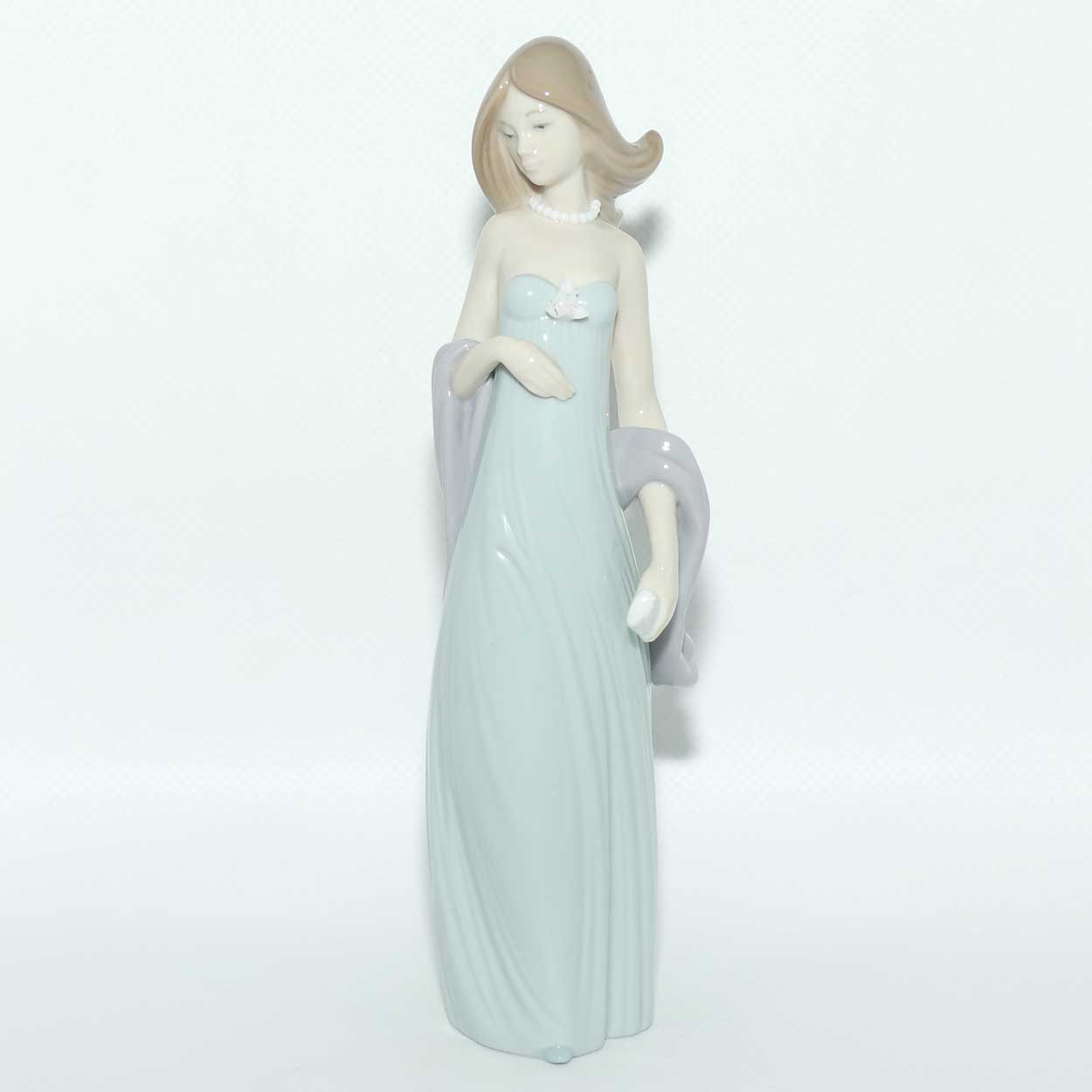 Lladro figure Ingenue | Ingenue Woman | #5487