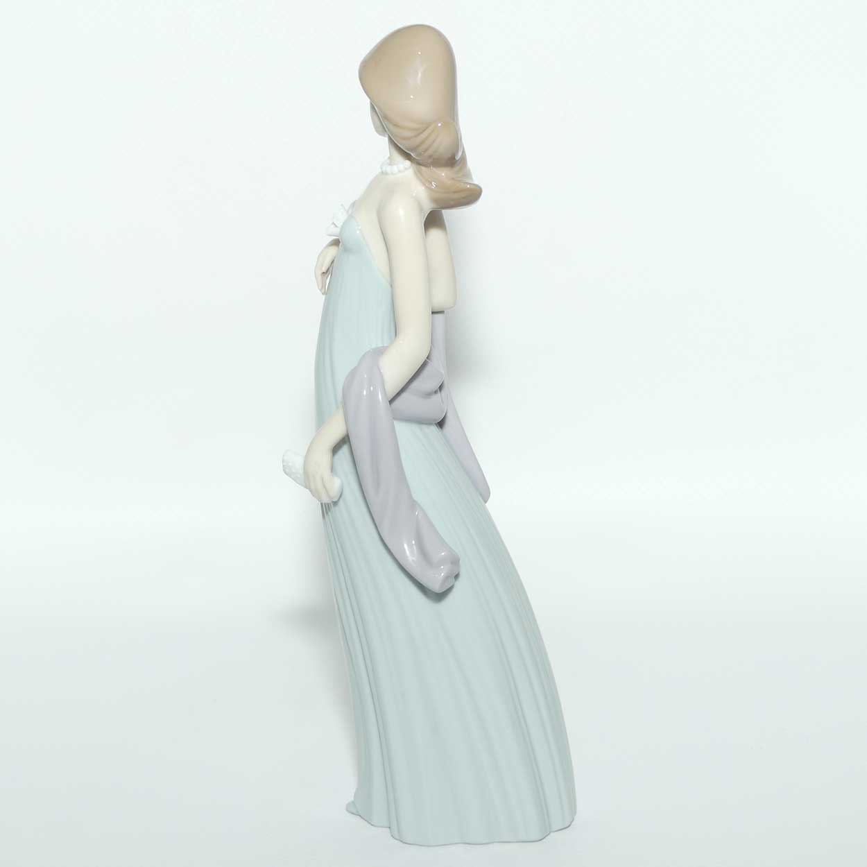 Lladro figure Ingenue | Ingenue Woman | #5487